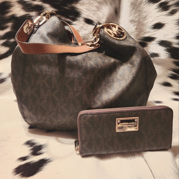 MICHAEL KORS SINATURE BROWN HOBO/SHOULDER BAG AND WALLET - Picture 1 of 10